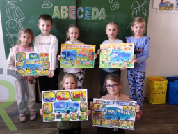 CESTUJEME VŠETCI AUTOBUSOM